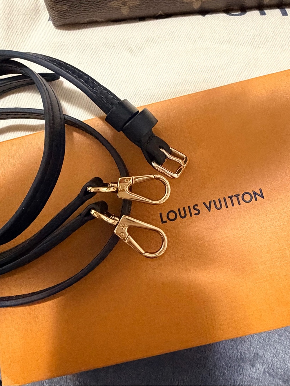 Louis Vuitton Locky BB - Picture 9 of 13